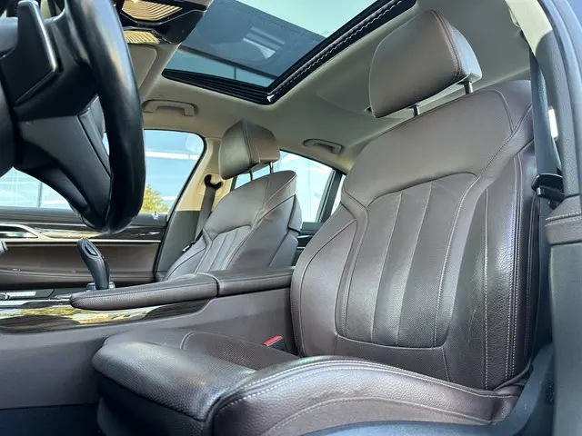 BMW 7 Serie 750i xDrive High Executive 2016 Benzine 31