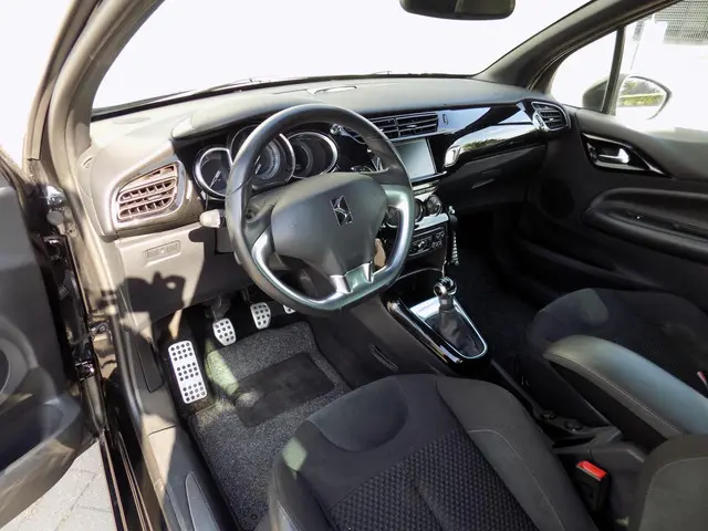 Citroën DS3 1.2 VTi So Chic Cruise control 2014 Benzine 13