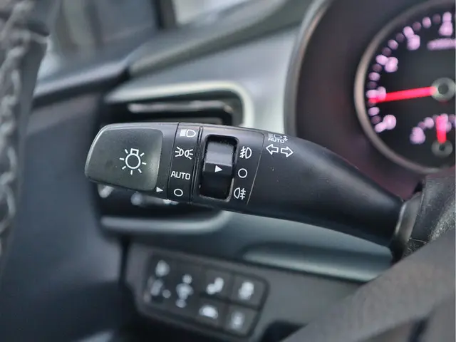 Kia Stonic 1.0 T-GDi ExecutiveLine 2019 Benzine 13