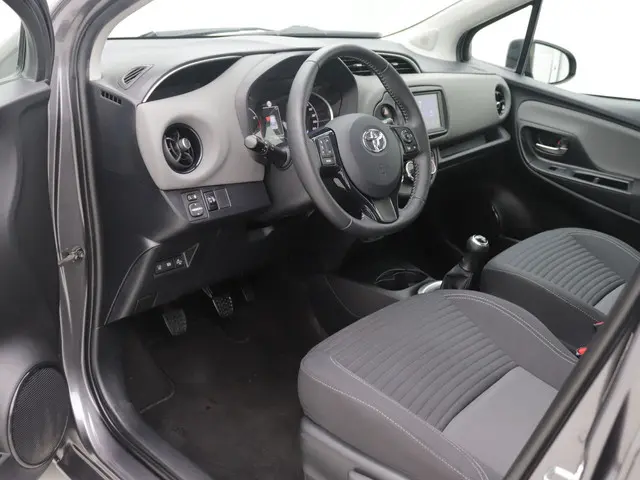 Toyota Yaris 1.0 VVT-i Connect Camera 2020 Benzine 28