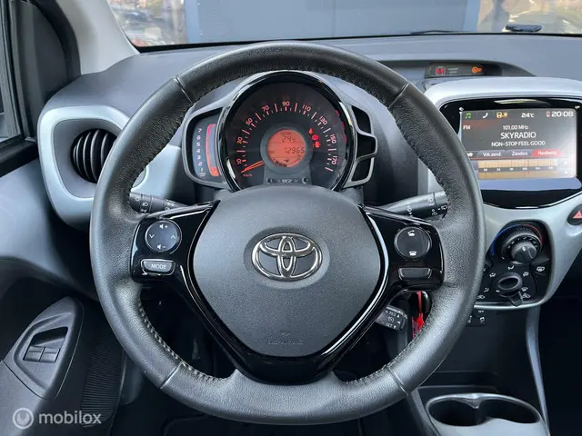 Toyota Aygo 1.0 VVT-i x-clusive 2015 Benzine 11