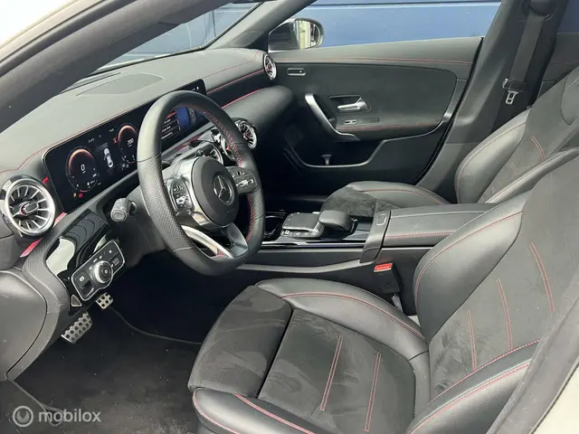 Mercedes-Benz CLA 250 AMG Line panorama 2021 Benzine 8