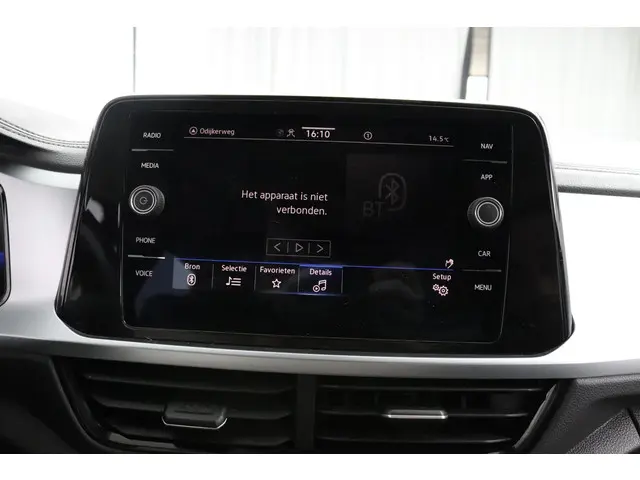 Volkswagen T-Roc 1.0 TSI 110pk Life 2023 Benzine 17