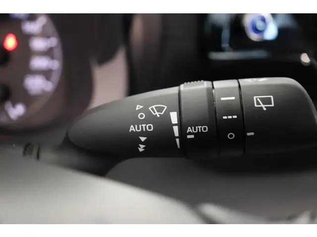 Toyota Yaris 1.5 Hybrid Active 2022 Hybride Benzine 23