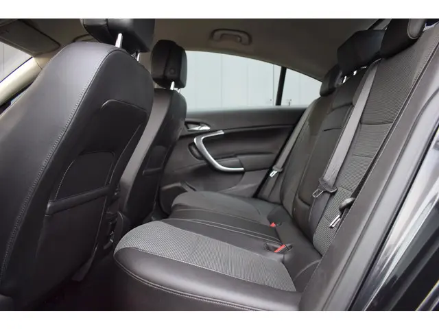 Opel Insignia 2.0 T 221pk Cosmo 2013 Benzine 8