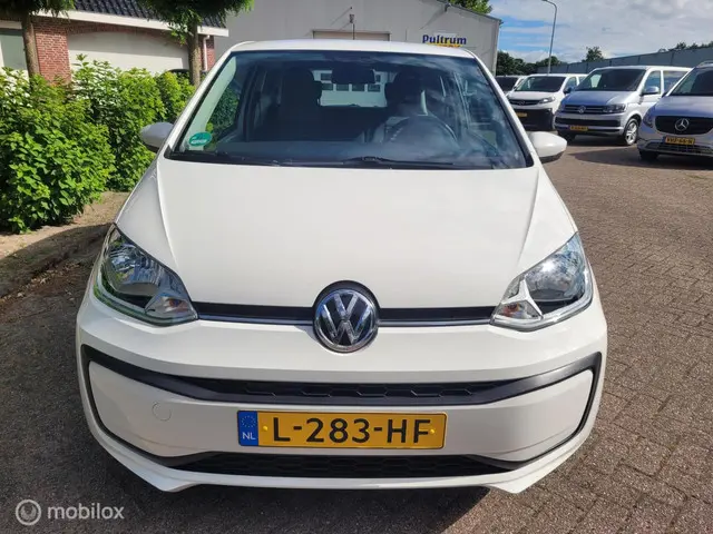 Volkswagen up! 1.0 BMT take up!,airco,lm 2017 Benzine 8