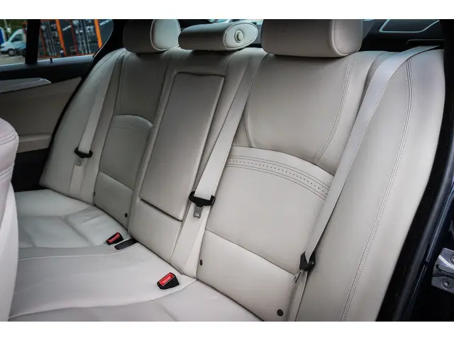 BMW 5 Serie 528i Luxury Edition 2015 Benzine 16
