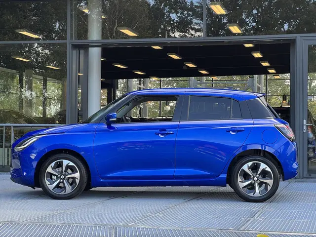 Suzuki Swift 1.2 Style Smart Hybrid 2025 Benzine 17
