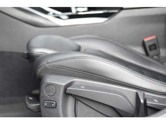 BMW 3 Serie 330e eDrive Edition 2020 Hybride Benzine 10