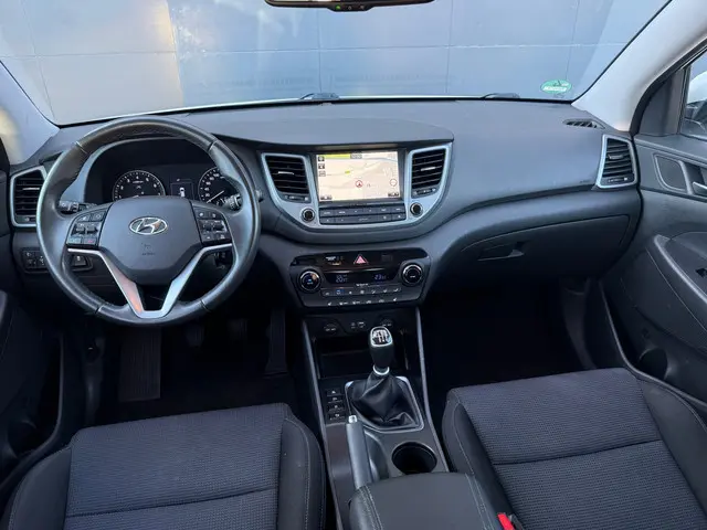 Hyundai Tucson 1.6 GDi Anniversary Edition 2017 Benzine 12