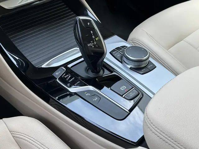 BMW X3 xDrive20i High Executive 2018 Benzine 18