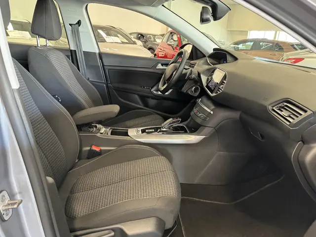 Peugeot 308 SW 1.2 PureTech 2021 Benzine 14