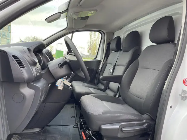 Nissan NV300 2.0 dCi 120 L2H1 Acenta 2021 Diesel 9