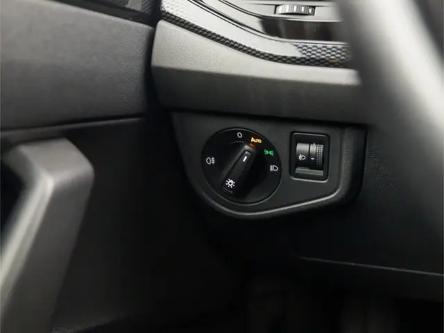 Volkswagen Polo 1.0 TSI Sportline 2023 Benzine 24