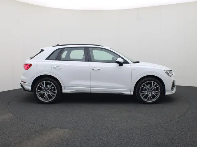 Audi Q3 40 TFSI 190pk quattro S Line 2022 Benzine 3