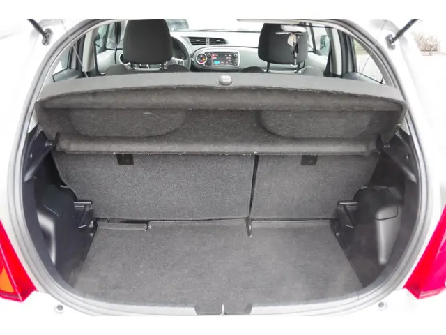 Toyota Yaris 1.3 VVT-i Aspiration 2012 Benzine 17