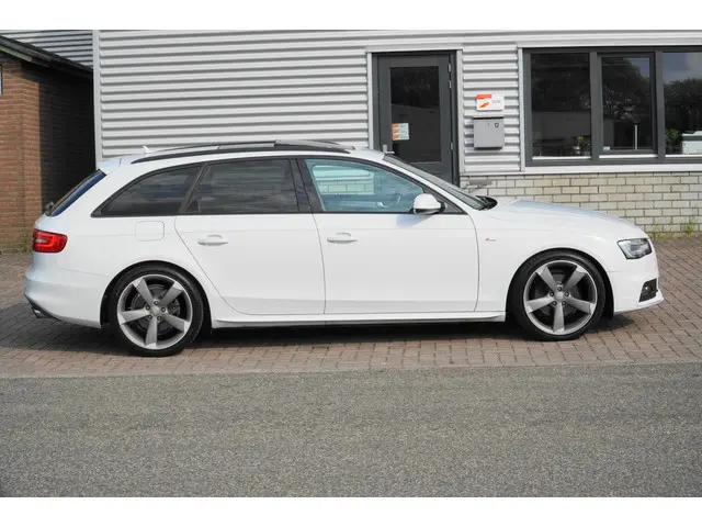 Audi A4 Avant 1.8 TFSI S-LINE PANORAMADAK 2015 Benzine 11