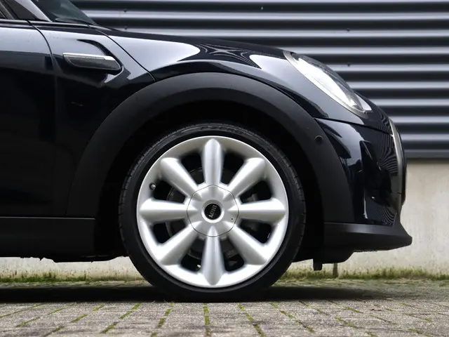 MINI 5-Deurs Cooper 2023 Benzine 6