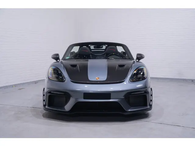Porsche 718 Spyder RS 2024 Benzine 8
