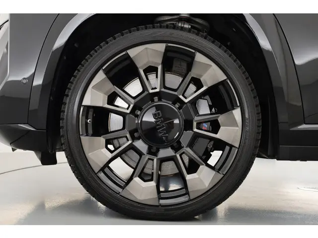 BMW XM PHEV 30 kWh 2023 Hybride Benzine 40