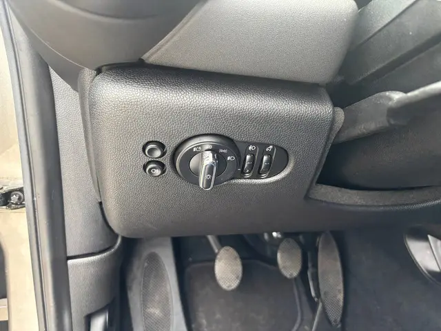 MINI One Mini 1.5 Pepper Navi 2018 Benzine 13