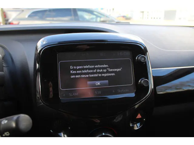 Toyota Aygo 1.0 VVT-i X-cite Bi-tone 2017 Benzine 16