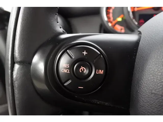 MINI One Mini 102pk BNS 2017 Benzine 16