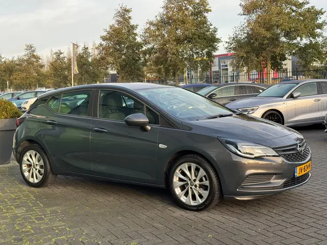 Opel Astra 1.0 Selection * NAP * Airco * 17 Inch 2016 Benzine 17