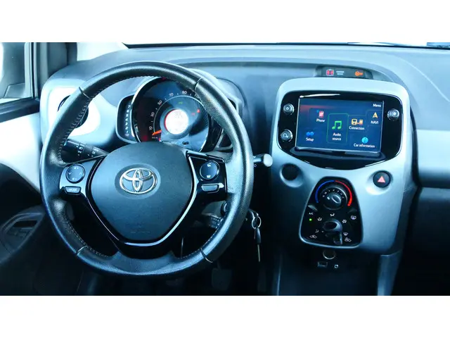 Toyota Aygo 1.0 VVT-i x-play 2020 Benzine 3