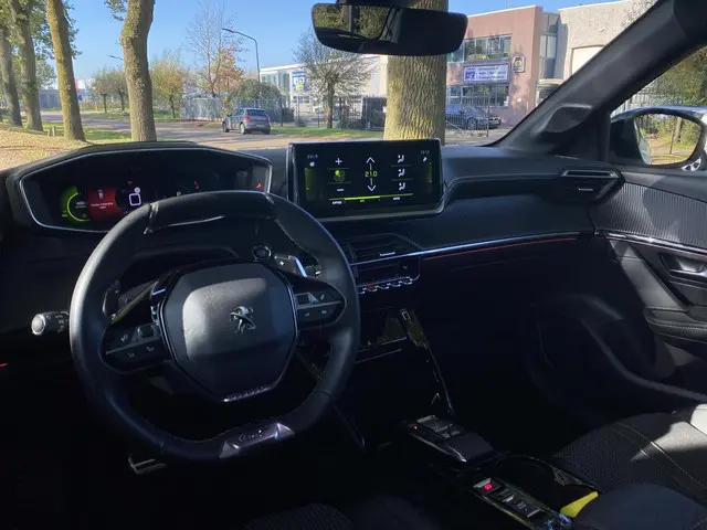 Peugeot 208 1.2 PureTech GT 2023 Benzine 11