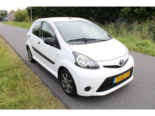 Toyota Aygo 1.0 VVT-i Now 5 Drs met Airco 2014 Benzine 3