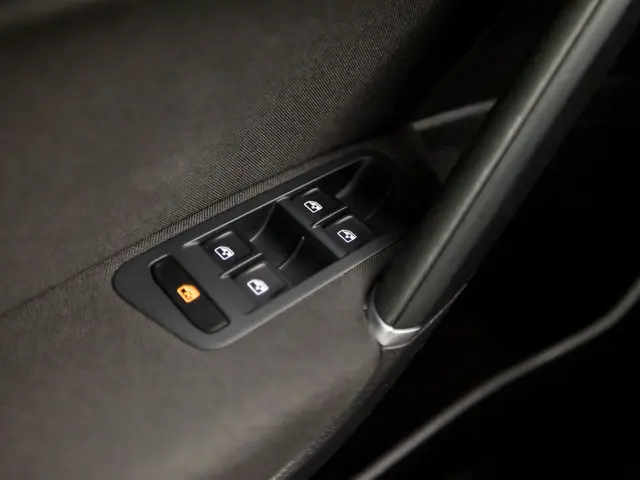 Volkswagen Golf 1.0 TSI Highline Sportline 2018 Benzine 26