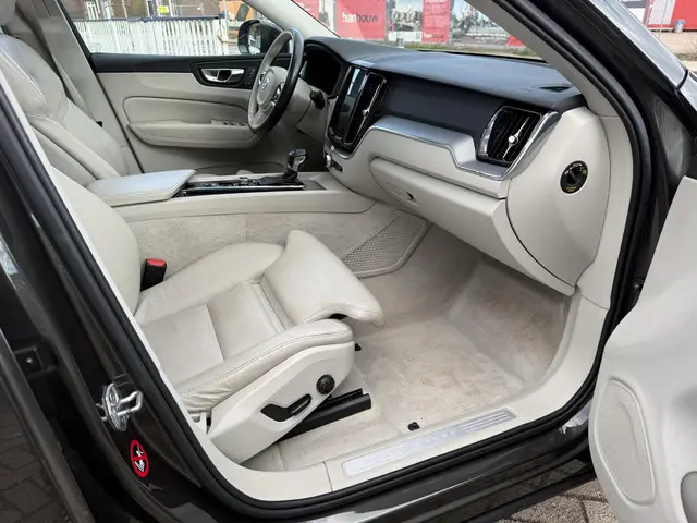 Volvo XC60 2.0 T5 Luxury-line 2018 Benzine 8