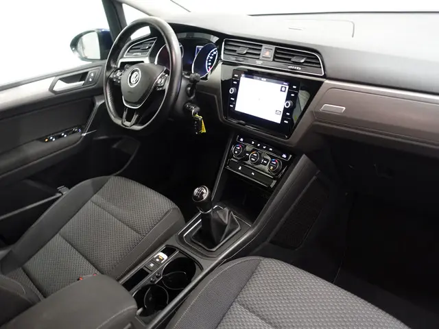 Volkswagen Touran 1.2 TSI Highline- 2018 Benzine 8
