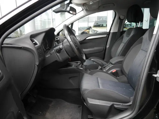 Citroën C4 1.2 PureTech Tendance 2015 Benzine 8