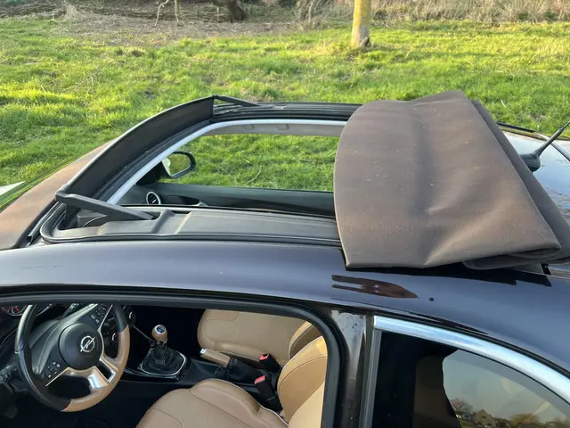 Opel ADAM 1.0 Turbo Rocks 2015 Benzine 3