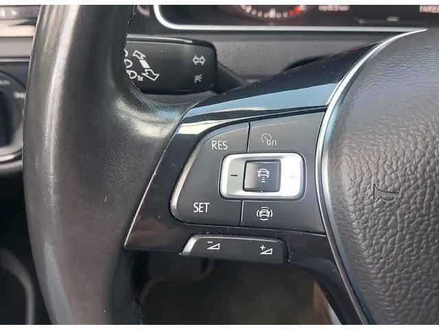 Volkswagen Golf 1.5 TSI Highline 2019 Benzine 24