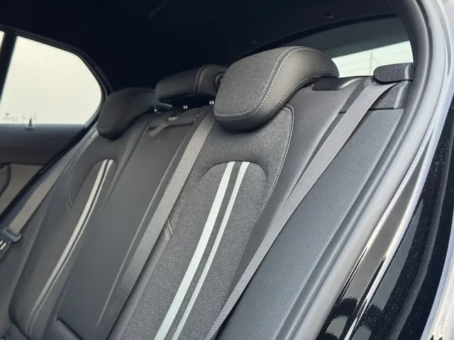 BMW 1 Serie 118i Executive Edition M 2020 Benzine 24