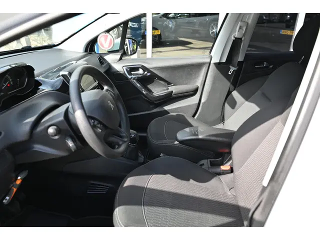 Peugeot 208 1.2 PureTech Blue Lion 2018 Benzine 12