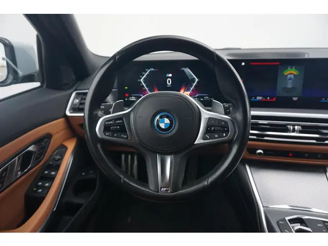 BMW 3 Serie Touring 330e 2023 Hybride Benzine 17