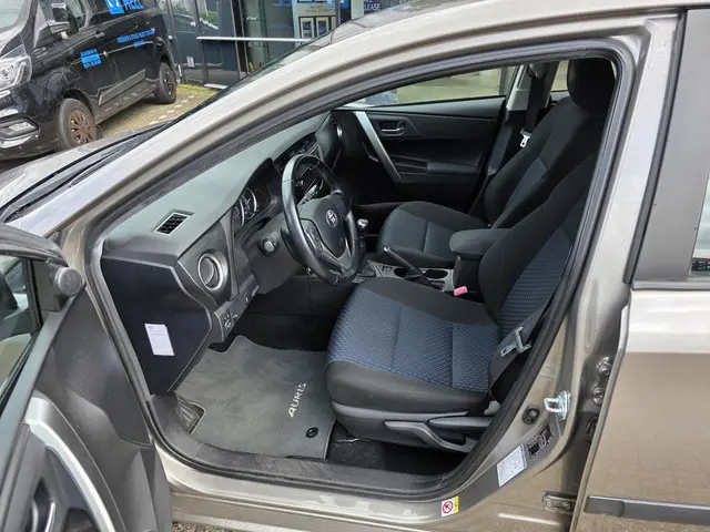Toyota Auris 1.3 VVT-i 100 PK Now, Trekhaak 2014 Benzine 5