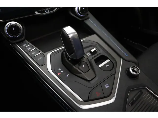 Lynk & Co 01 1.5 2023 Hybride Benzine 25