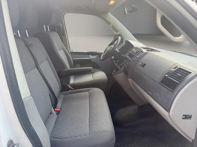 Volkswagen Transporter 2.0 TDI L2H1 2012 Diesel 16