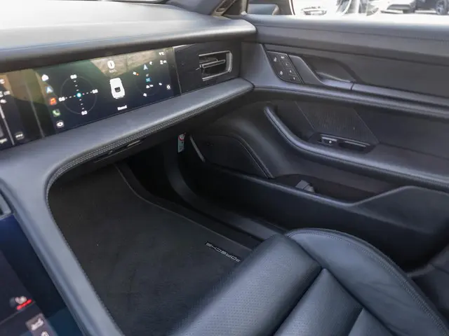 Porsche Taycan Performance 84 kWh 2023 Elektrisch 37