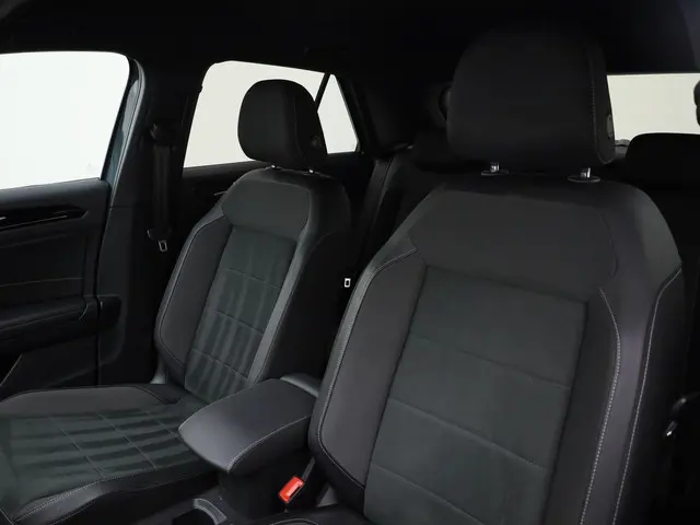 Volkswagen T-Roc 1.5TSI/150PK R-Line DSG 2025 Benzine 6