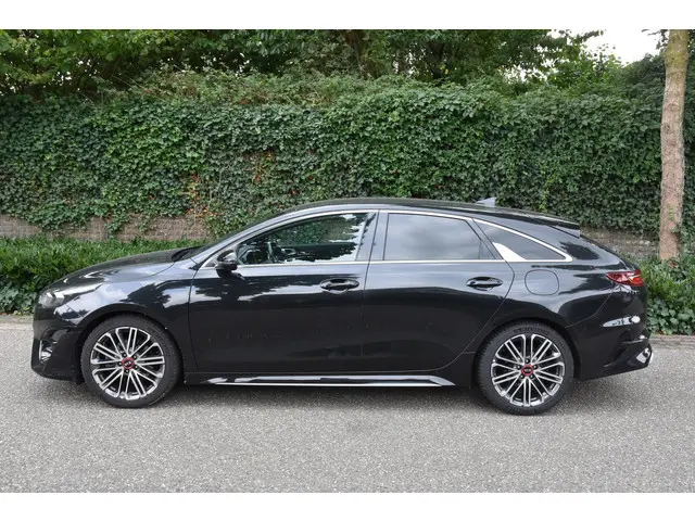 Kia ProCeed 3
