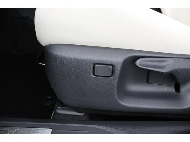 Lexus LBX Elegant 2WD 2025 Hybride Benzine 39