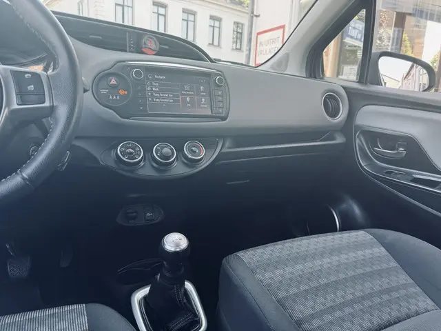 Toyota Yaris 1.0 VVT-i Aspiration 2016 Benzine 19