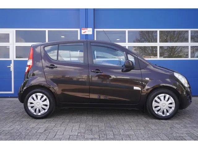Suzuki Splash 1.0 VVT Comfort 2013 Benzine 4