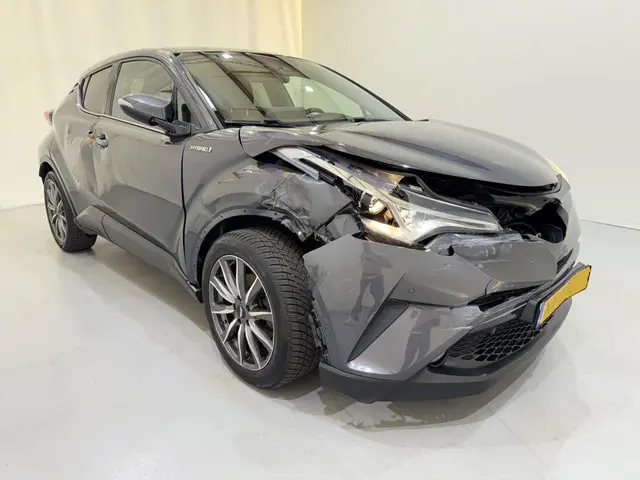 Toyota C-HR CH-R 1.8 Hybrid Executive 2017 Benzine